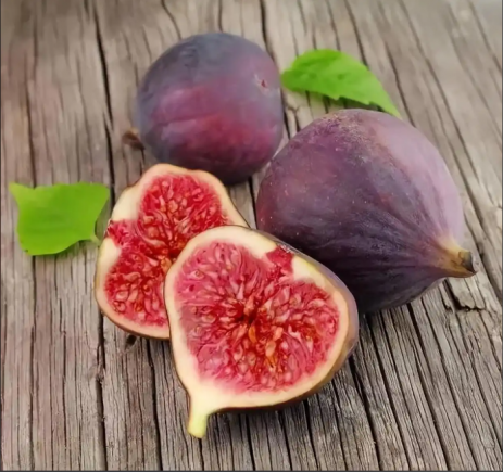 无花果（Ficus carica）是一种兼具食用价值与药用功效的特殊水果，被誉为"药食兼优"的养生佳品。