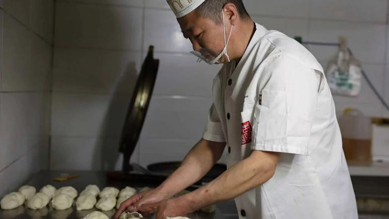 【非遗美食 突泉味道】非遗匠心守味传承 “王小二大饼”香飘新时代